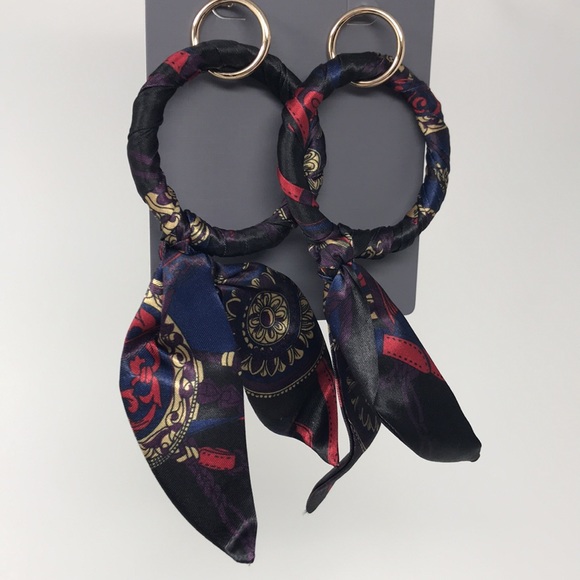 🎁 Etereo Scarf-Detail Hoop Earrings - Picture 6 of 7